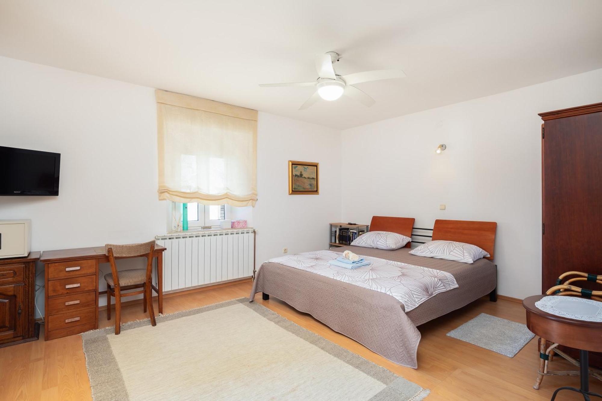 Galatea Apartments - Town Centre With Free Parking Baška Voda Exteriör bild