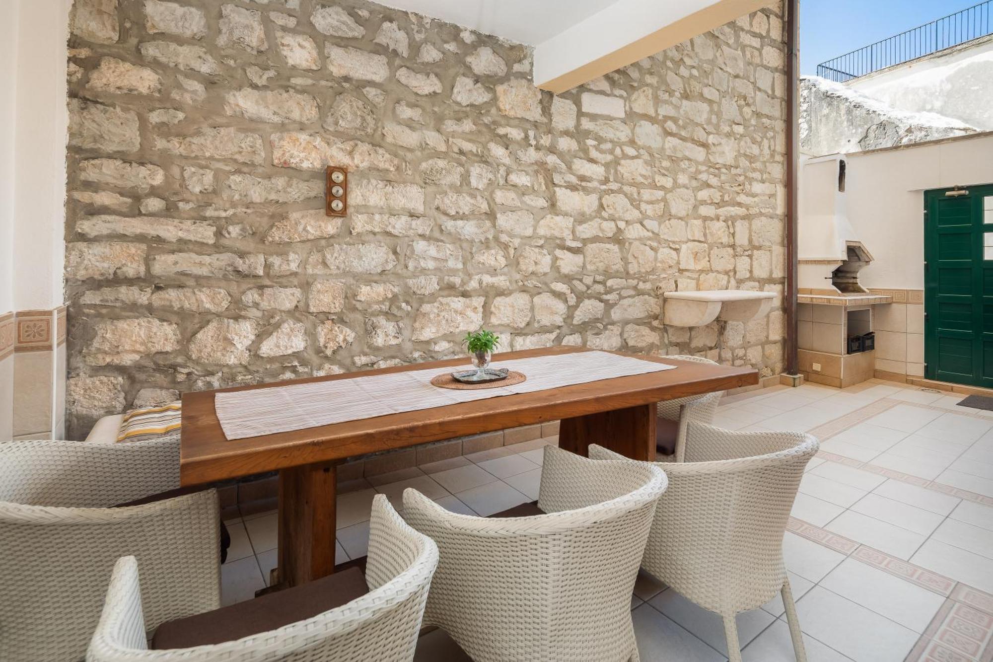 Galatea Apartments - Town Centre With Free Parking Baška Voda Exteriör bild