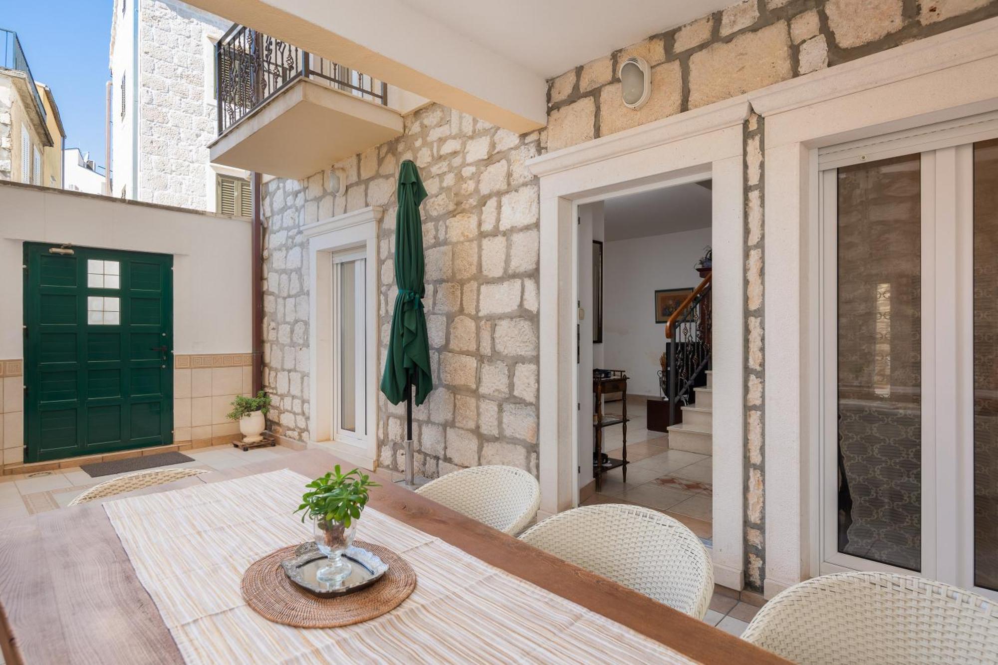 Galatea Apartments - Town Centre With Free Parking Baška Voda Exteriör bild