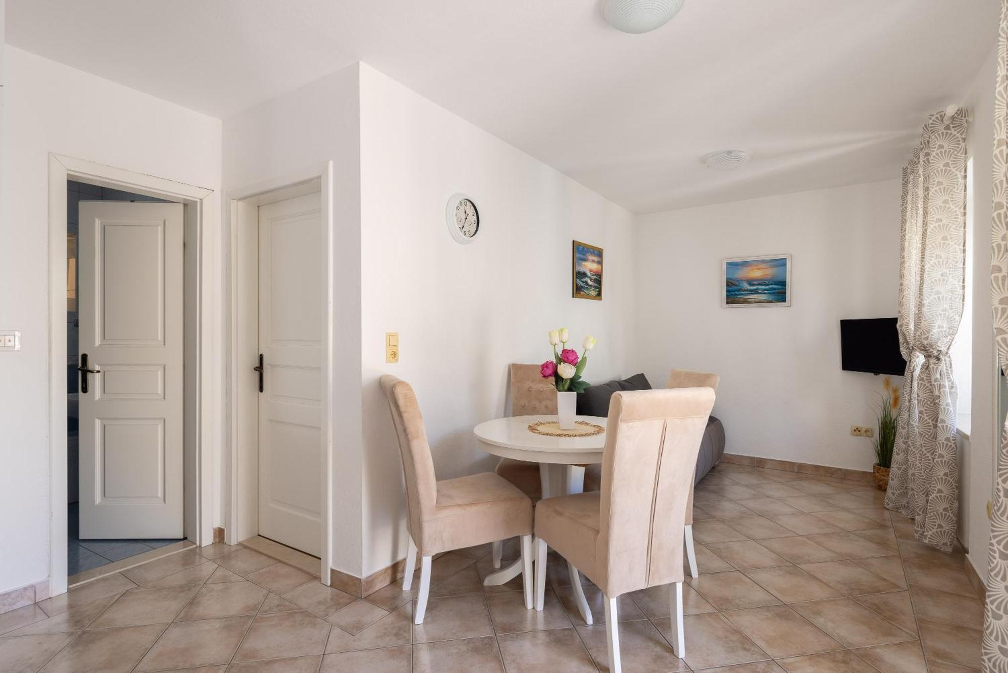 Galatea Apartments - Town Centre With Free Parking Baška Voda Exteriör bild