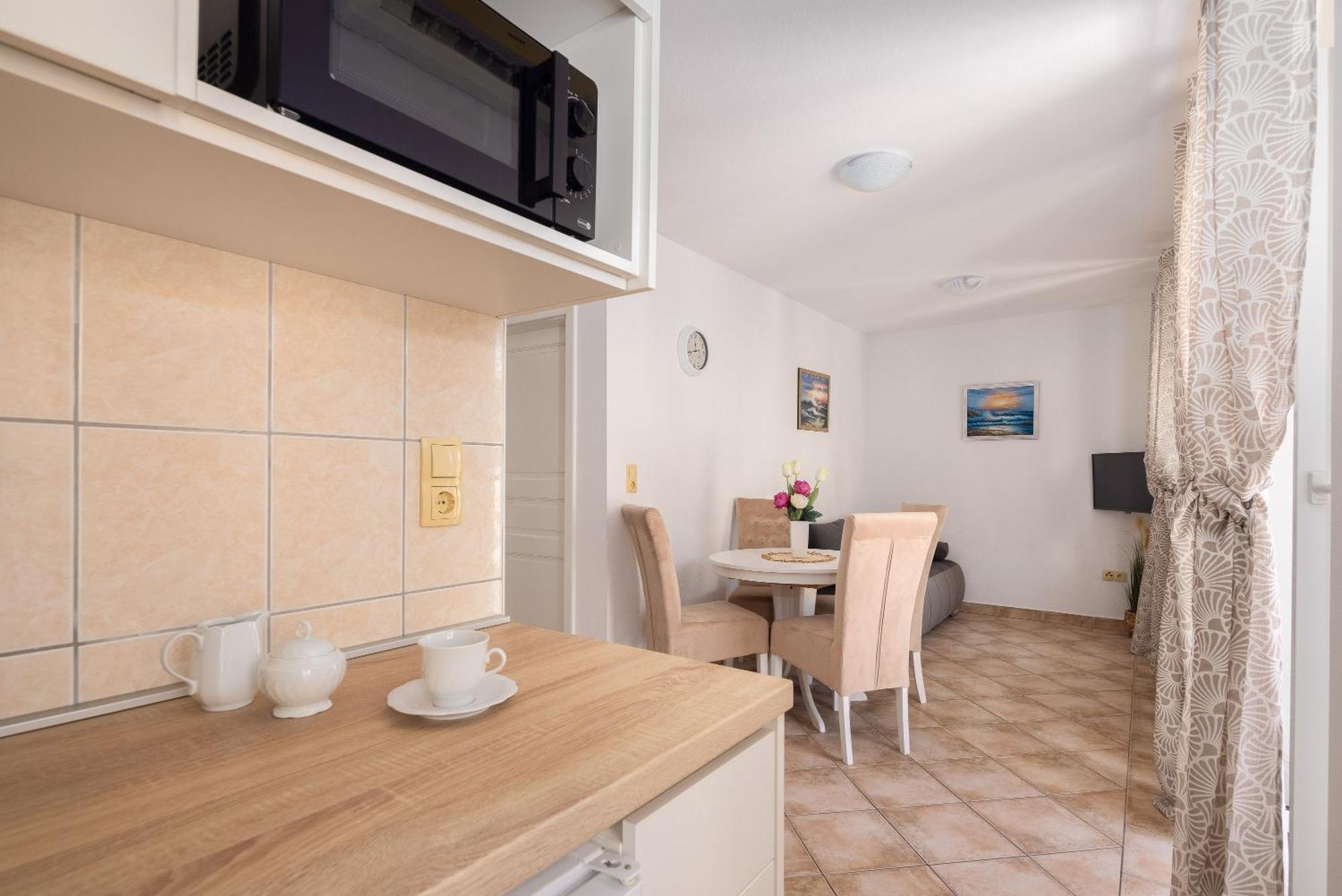 Galatea Apartments - Town Centre With Free Parking Baška Voda Exteriör bild