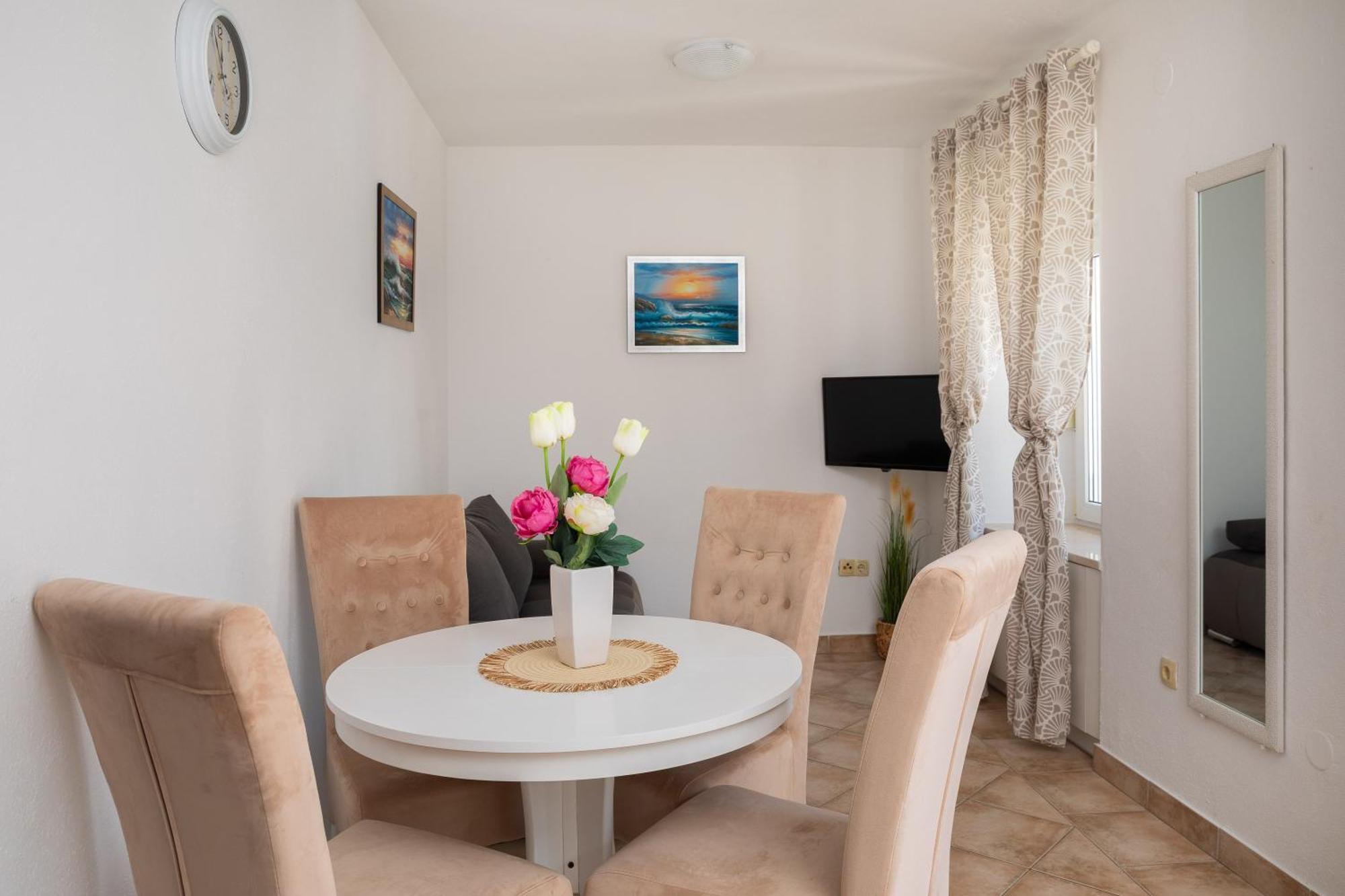 Galatea Apartments - Town Centre With Free Parking Baška Voda Exteriör bild